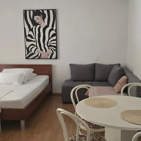 Apartments Coko Omis Exterior photo